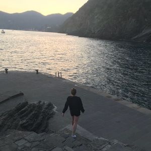 Meet your Posher, Caitlin